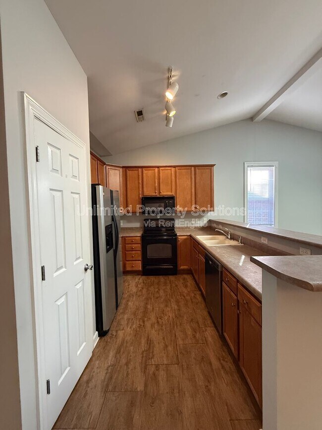 Building Photo - 5220 Christian Dr