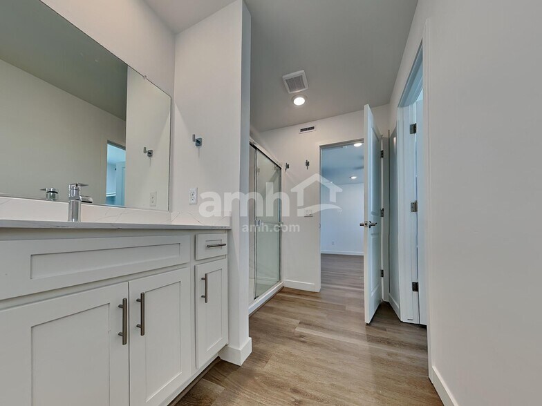 Building Photo - 9714 N Rancho Lozano