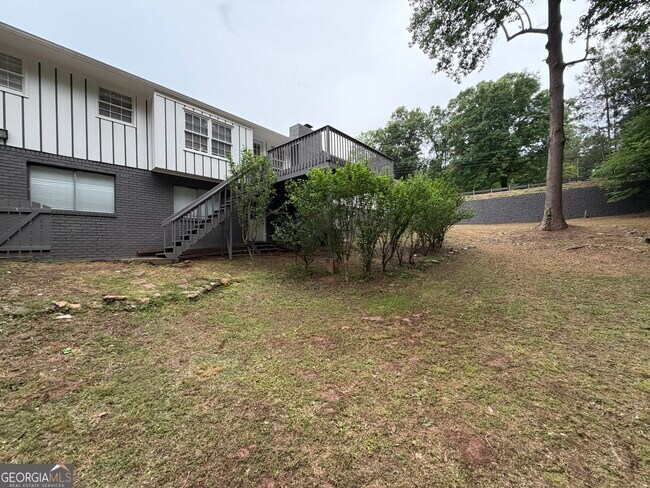 Building Photo - 3336 Camelot Dr NE