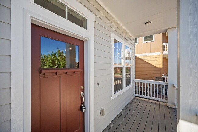 Building Photo - Modern 4 Bedroom, 2 Bathroom Westside Home with Balcony Views of Garden of the Gods!