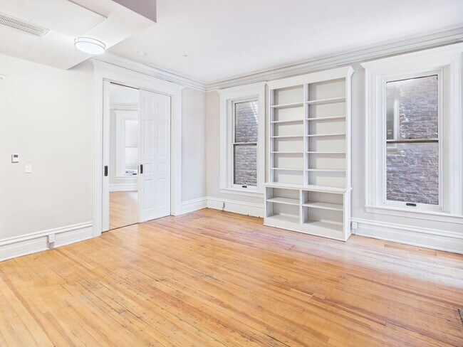Building Photo - 7 E Franklin St