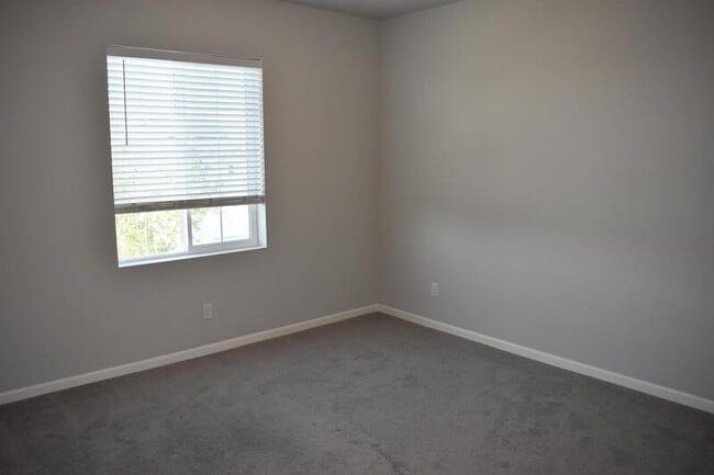 Building Photo - 610 Wood Crest Ave