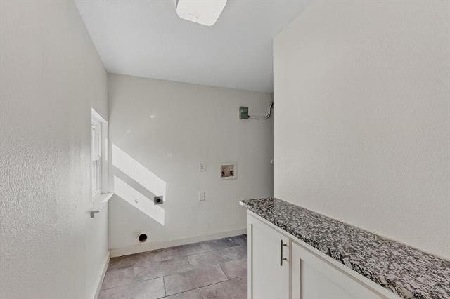 Building Photo - 8919 San Fernando Way
