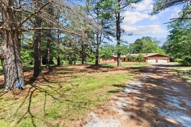 Building Photo - Large 4-Bed Brick Rancher with 2-Car Attached Garage!
