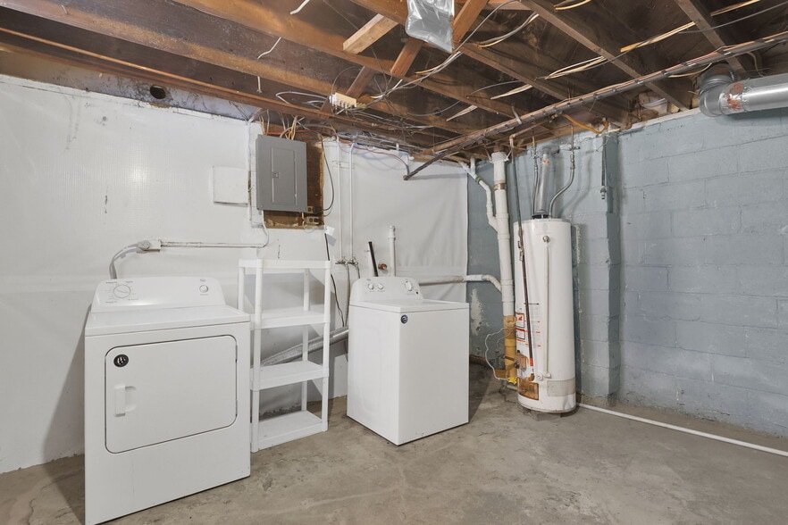 Building Photo - 816 Wager St