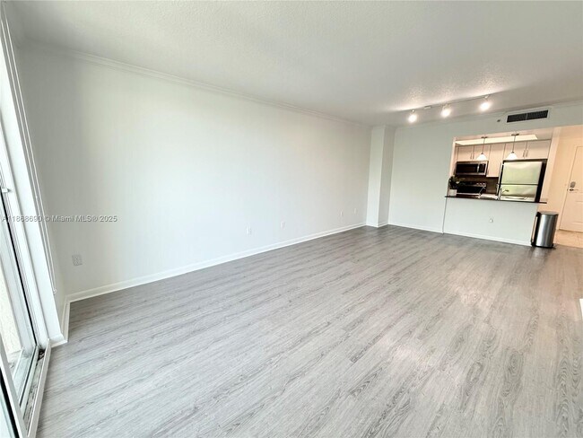 Building Photo - 2000 N Bayshore Dr