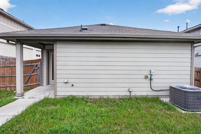 Building Photo - 2010 Langdale Ln