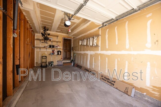 Building Photo - 16821 E Hialeah Ave