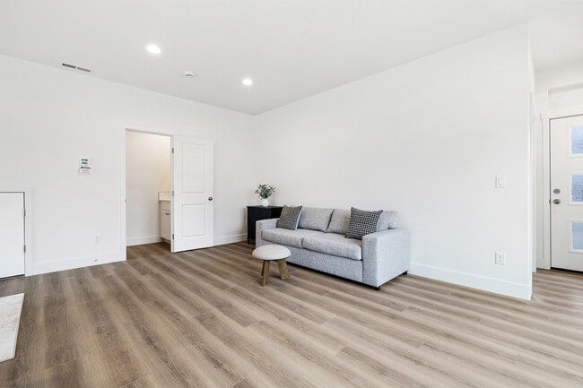 Building Photo - 1074 S Underwood Pl