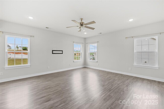 Building Photo - 7067 Waterwheel St SW