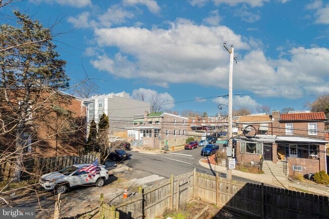 Building Photo - 296 Greenough St