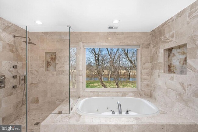 Building Photo - 19451 Youngs Cliff Rd