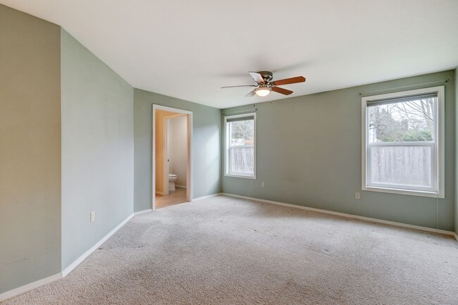 Building Photo - Kirkland Rambler with Amazing Back Yard!