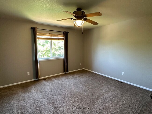 Building Photo - 3BD 3Bath Updated Home in Great Condition!