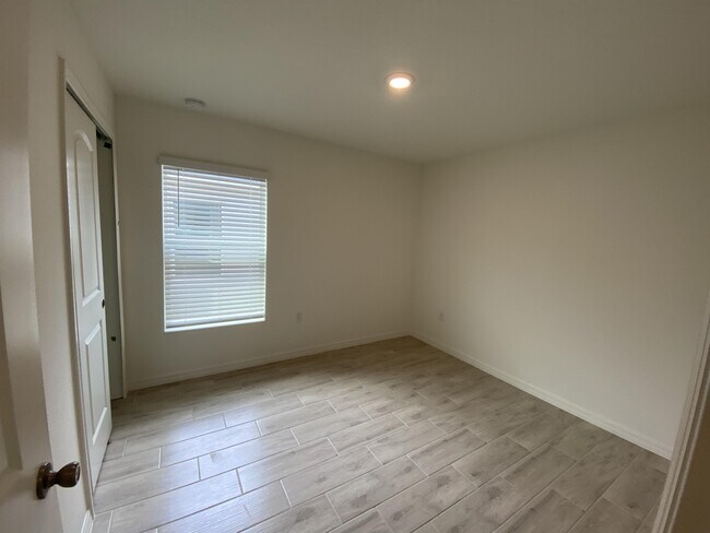 Building Photo - 1132 Papaya Cir