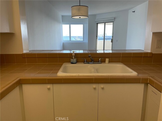 Building Photo - 525 E Seaside Way