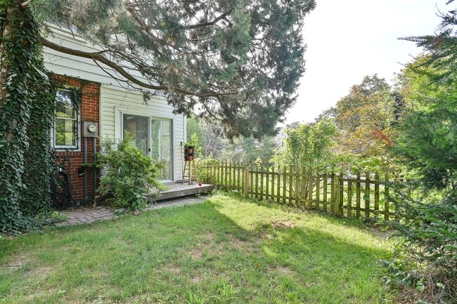 Building Photo - Beautiful Single Family in Bellevue Park