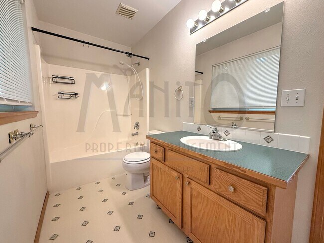Building Photo - **MOVE-IN SPECIAL** Beautiful Private Comm...