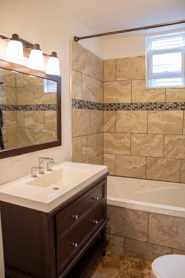 Building Photo - 1846 N Mozart St