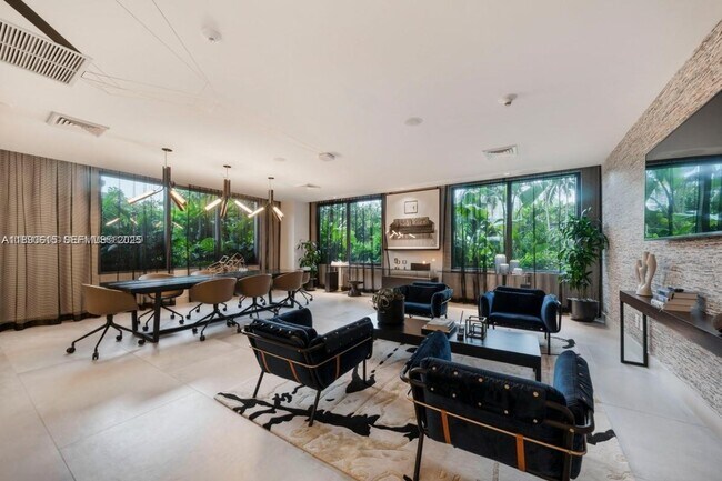 Building Photo - 121 NE 34th St