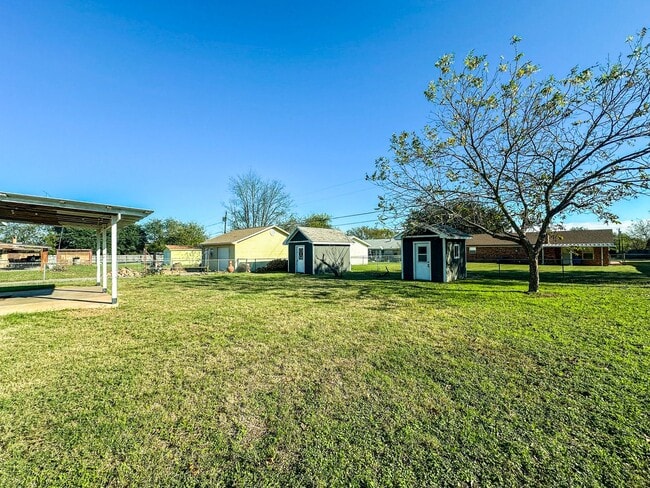Building Photo - 3 Bedroom House in Hewitt - Midway ISD