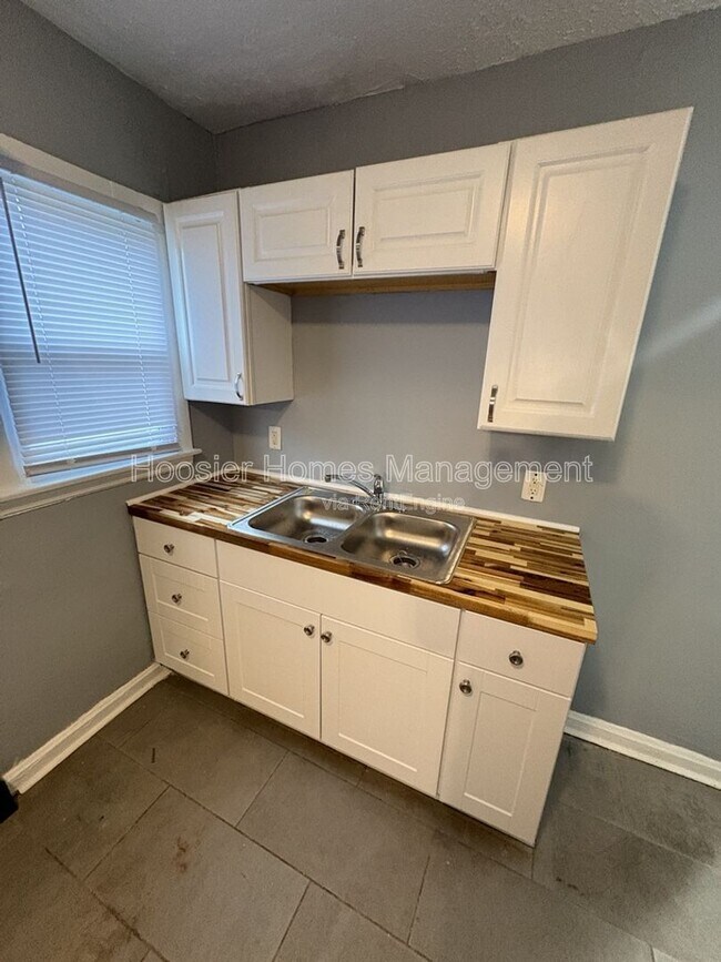 Building Photo - 1035 N Centennial St