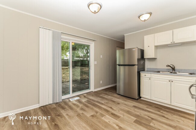 Building Photo - 4 Bedroom Brick Home