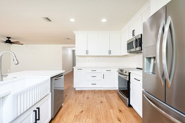 Building Photo - Welcome to your Dream Home in Ormond Beach