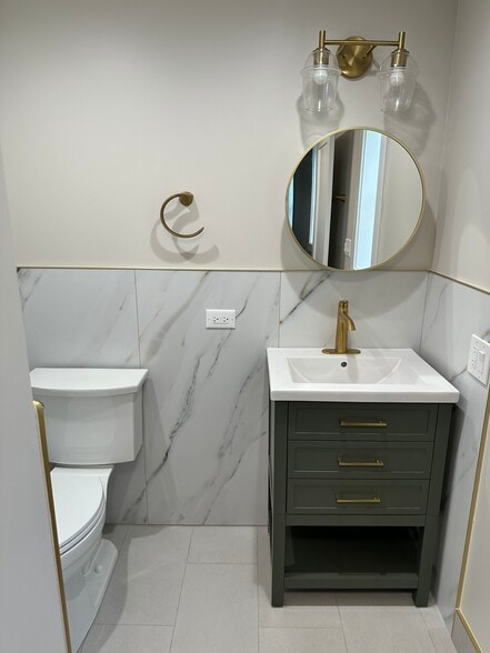 Bathroom 2 - 330 Barton Ave