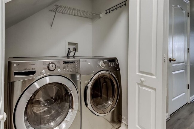 Building Photo - 1138 Hillhurst Dr