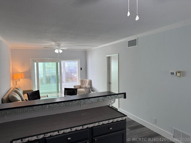 Building Photo - 2121 NE 42nd Ct