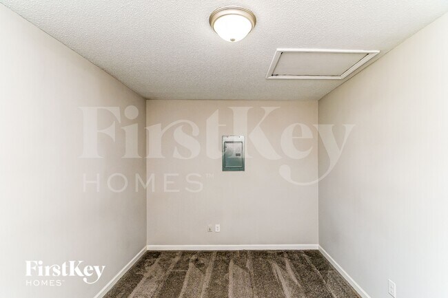 Building Photo - 2466 Shadow Valley Rd