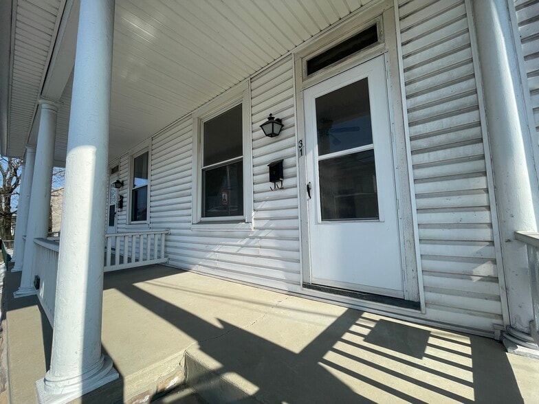 Front Porch - 31 S Fayette St