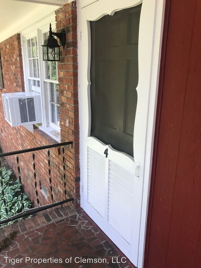 Building Photo - 218 Cochran Rd