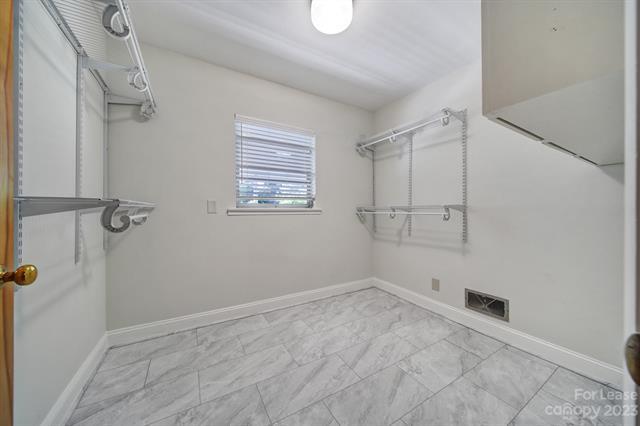 Building Photo - 305 E Catawba Dr