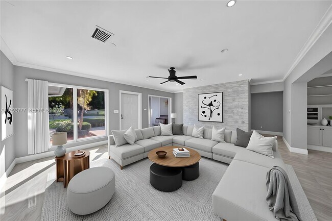 Building Photo - 2801 Coral Shores Dr