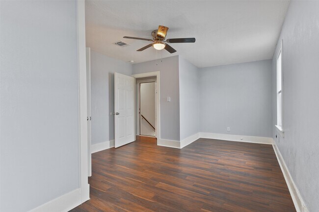 Building Photo - 909 28th St