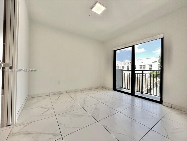 Building Photo - 836 SW 2nd St