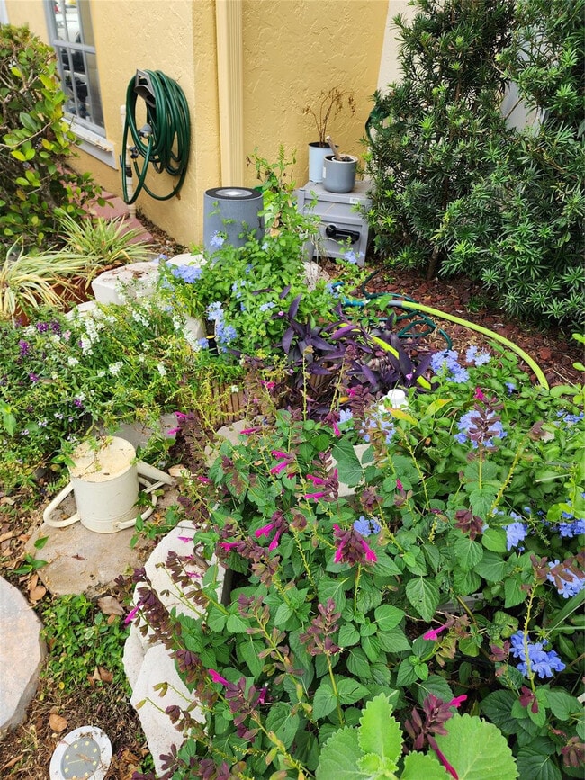 Building Photo - 2877 Belmont Ln