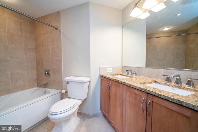 Building Photo - 888 N Quincy St