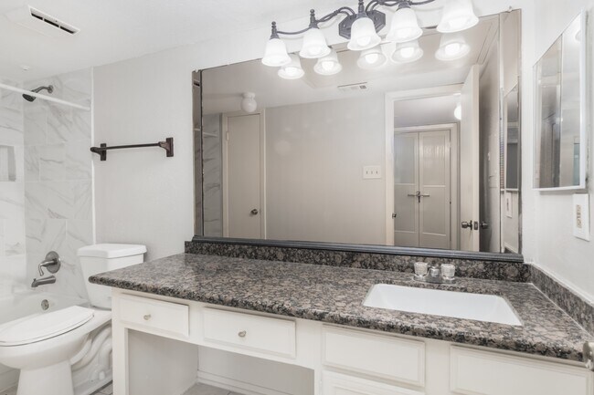 Building Photo - 10555 Turtlewood Ct