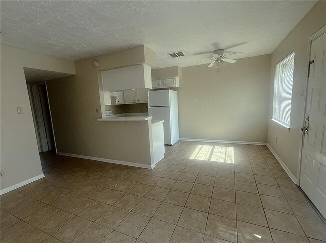 Building Photo - 13573 Castilian Dr