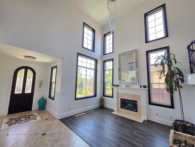 Building Photo - Large 4 Bedroom Home in Rolling Hills Ranch!