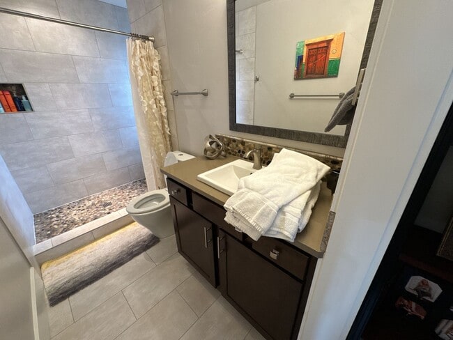 Building Photo - FULLY FURNISHED ALL-INCLUSIVE STUNNING HOM...