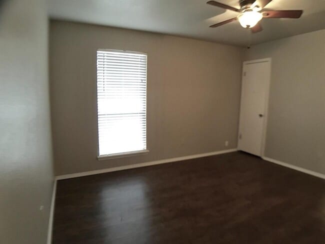 Building Photo - 1013 Mercury Cir