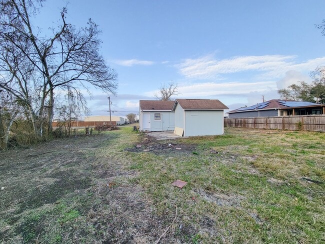 Building Photo - REMODELED 2 BEDROOM LEASE HOME IN LA MARQUE, TEXAS