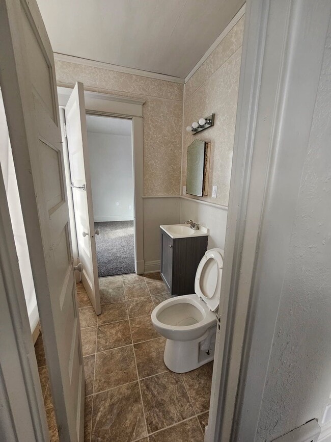 Building Photo - 226 13th St N