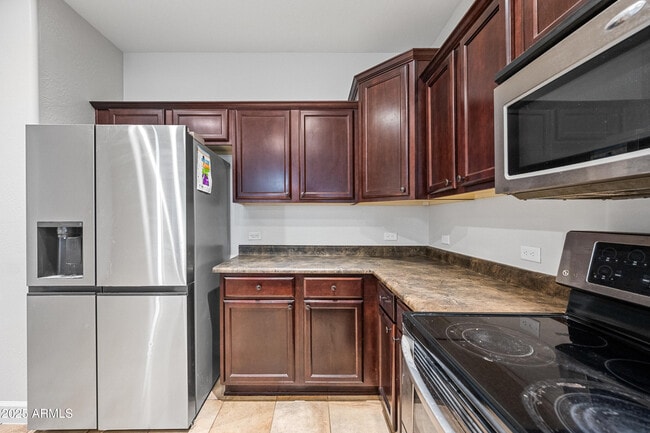 Building Photo - 10805 W Woodland Ave