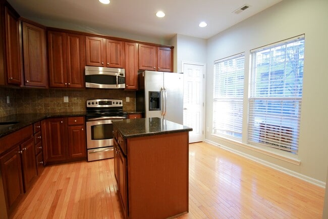 Building Photo - 264 W Bland St