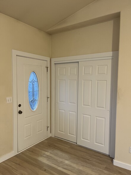 Building Photo - 461 E Heather Way